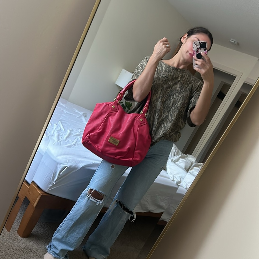 cherry red MARC BY MARC JACOBS purse with gold hardware - Picture 16 of 17